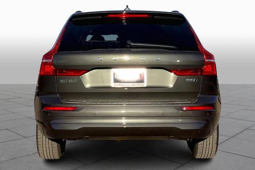 2022 Volvo XC60 B5 Momentum