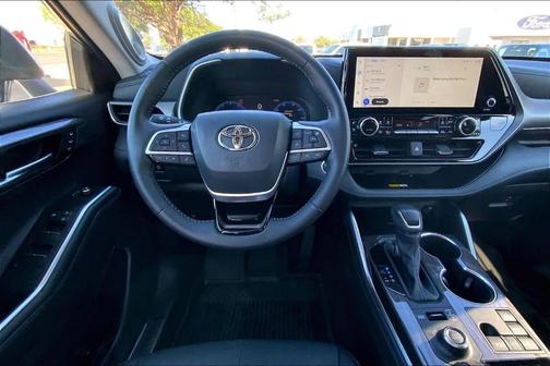 Celestial Silver Metallic 2025 Toyota Highlander Limited