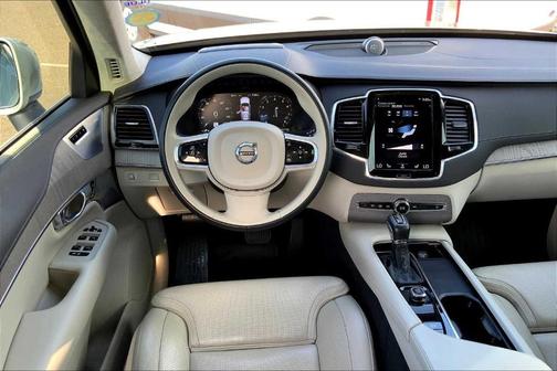 2022 Volvo XC90 T6 Inscription 7 Passenger