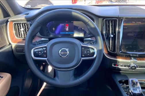 2024 Volvo XC60 B5 Ultimate Dark Theme