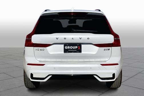 2024 Volvo XC60 B5 Ultimate Dark Theme