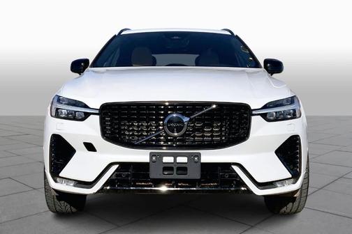 2024 Volvo XC60 B5 Ultimate Dark Theme
