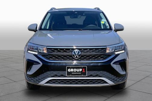 Pure Gray 2024 Volkswagen Taos 1.5T SE