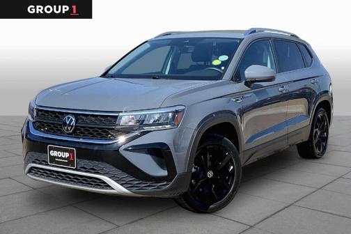 Pure Gray 2024 Volkswagen Taos 1.5T SE