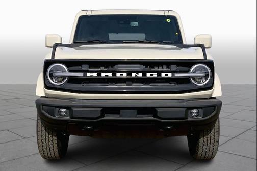 Desert Sand 2026 Ford Bronco Outer Banks