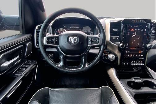 Diamond Black Crystal Pearlcoat 2019 RAM 1500 Laramie