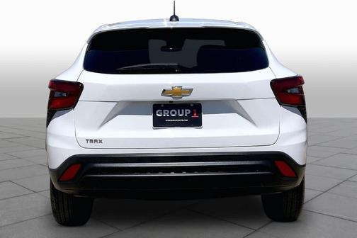 Summit White 2025 Chevrolet Trax LS