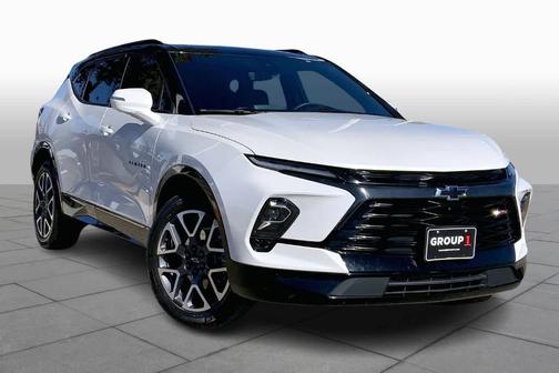 Iridescent Pearl Tricoat 2023 Chevrolet Blazer RS