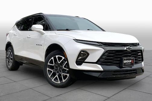 Iridescent Pearl Tricoat 2023 Chevrolet Blazer RS