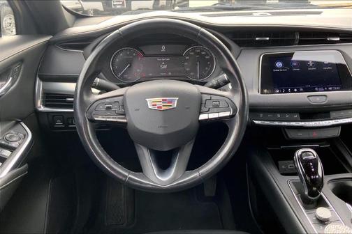 2022 Cadillac XT4 Premium Luxury