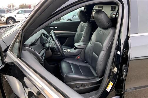 2022 Cadillac XT4 Premium Luxury