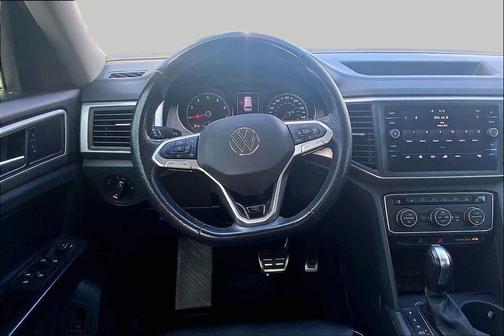 Deep Black Pearl 2021 Volkswagen Atlas 3.6L SE w/Technology