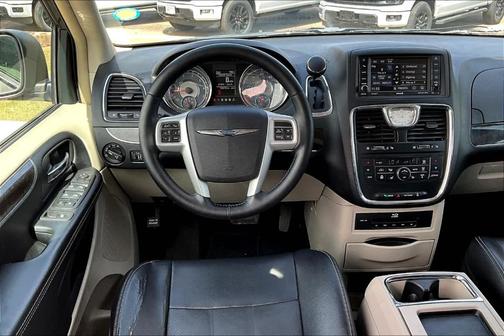 2015 Chrysler Town & Country Touring-L