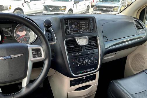 2015 Chrysler Town & Country Touring-L
