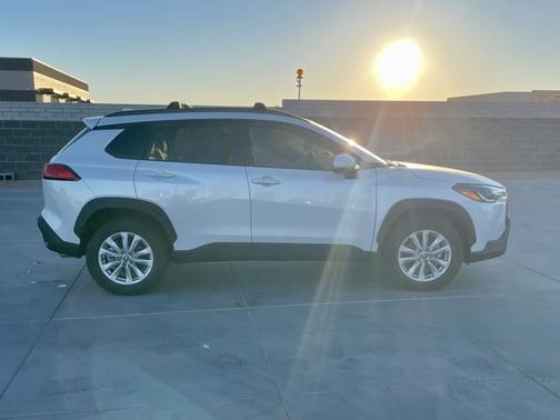 2024 Toyota Corolla Cross LE