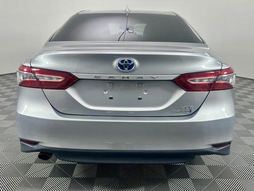 2020 Toyota Camry Hybrid XLE