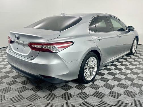 2020 Toyota Camry Hybrid XLE