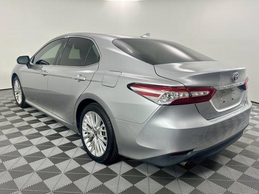 2020 Toyota Camry Hybrid XLE