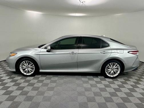 2020 Toyota Camry Hybrid XLE