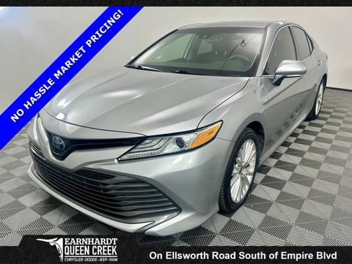 2020 Toyota Camry Hybrid XLE