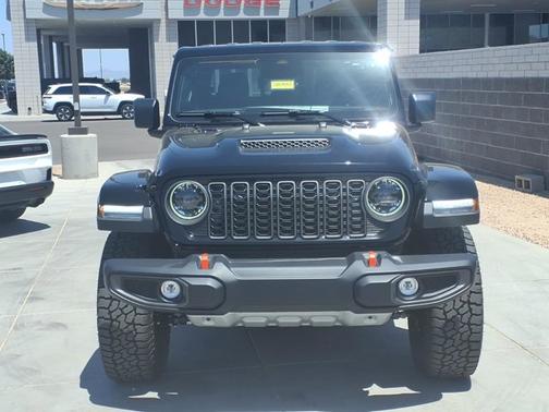 Black Clearcoat 2026 Jeep Gladiator Mojave