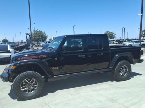 Black Clearcoat 2026 Jeep Gladiator Mojave