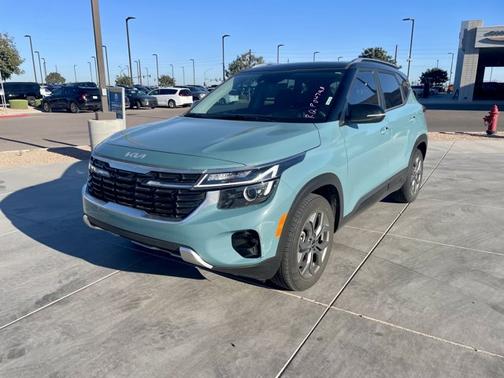 Pluton Blue/Black Roof 2024 Kia Seltos S