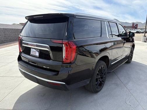 2022 GMC Yukon XL SLT