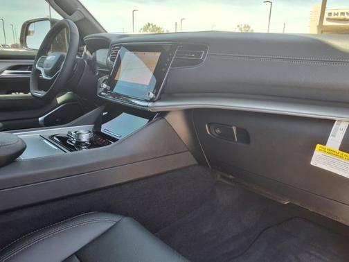 2025 Jeep Wagoneer Base