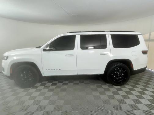 Bright White Clearcoat 2023 Jeep Wagoneer Series III