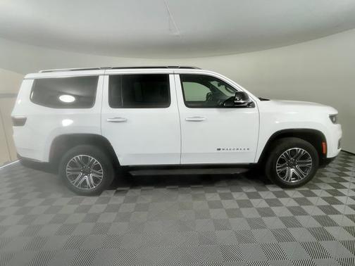 Bright White Clearcoat 2025 Jeep Wagoneer Base