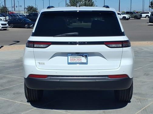 Bright White Clearcoat 2026 Jeep Grand Cherokee Limited