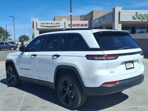 Bright White Clearcoat 2026 Jeep Grand Cherokee Limited
