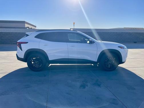 Summit White 2024 Chevrolet Trax ACTIV