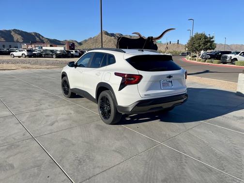 Summit White 2024 Chevrolet Trax ACTIV