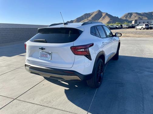 Summit White 2024 Chevrolet Trax ACTIV