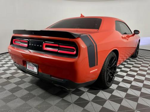 2016 Dodge Challenger 392 Hemi Scat Pack Shaker