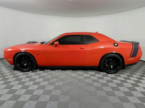 2016 Dodge Challenger 392 Hemi Scat Pack Shaker