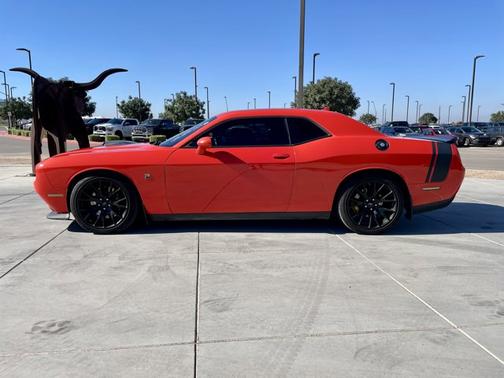 2016 Dodge Challenger 392 Hemi Scat Pack Shaker
