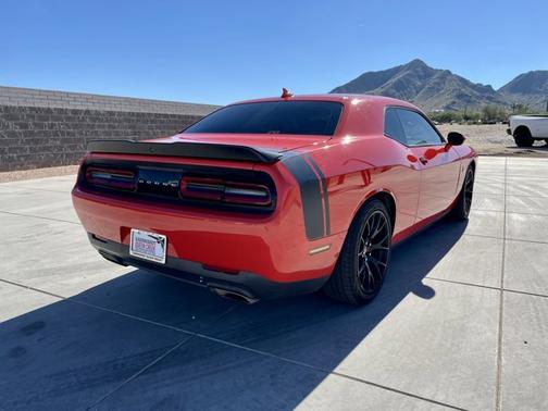 2016 Dodge Challenger 392 Hemi Scat Pack Shaker