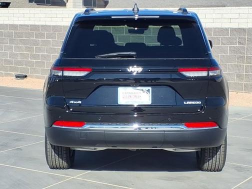 Diamond Black Crystal Pearlcoat 2026 Jeep Grand Cherokee Laredo X