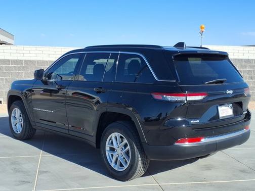 Diamond Black Crystal Pearlcoat 2026 Jeep Grand Cherokee Laredo X