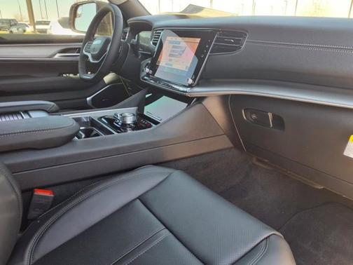 2025 Jeep Wagoneer Base