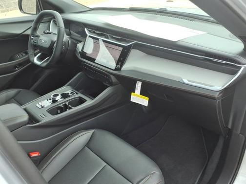 Silver Zynith Clearcoat 2026 Jeep Cherokee Limited