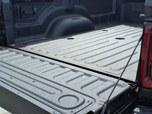 Diamond Black Crystal Pearlcoat 2026 RAM 3500 Tradesman