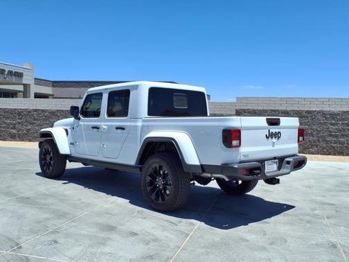 2025 Jeep Gladiator Nighthawk