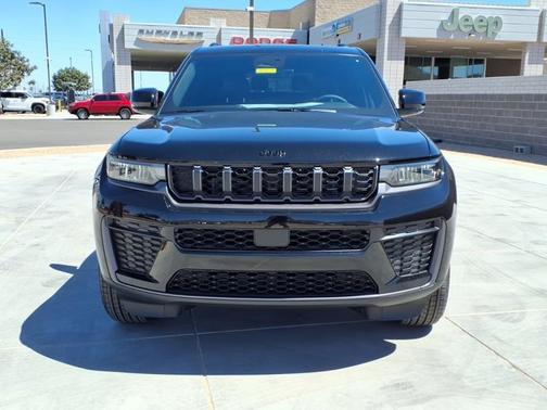 Diamond Black Crystal Pearlcoat 2026 Jeep Grand Cherokee L Laredo Altitude