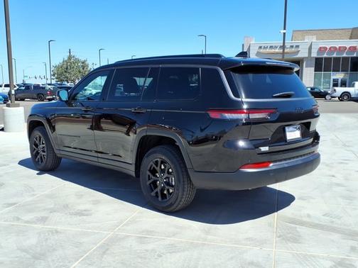 Diamond Black Crystal Pearlcoat 2026 Jeep Grand Cherokee L Laredo Altitude