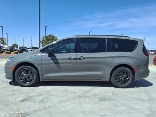 2025 Chrysler Pacifica Hybrid Premium S Appearance Pkg