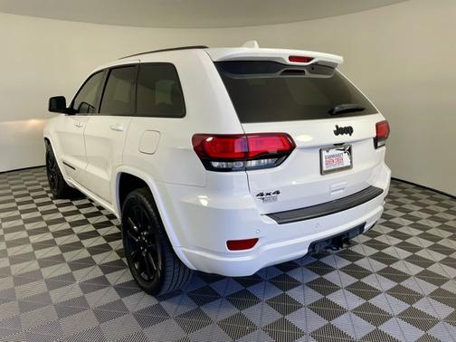 Bright White Clearcoat 2019 Jeep Grand Cherokee Altitude